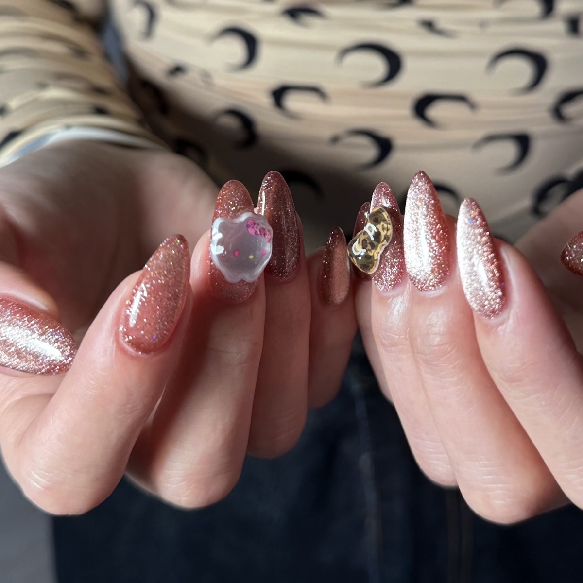 Magnet cat eye gel nails with rose glitter at blancher nail salon in Tokyo